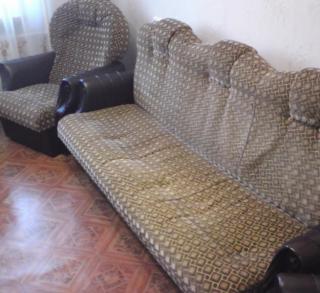 Срочно  Продам б/у диван и 2 кресла