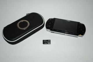 SONY PSP + карточка на 16Gb + 2 UMD диска с играми
