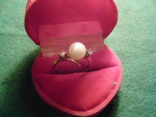 продам кольцо золотое с бриллиантами женское