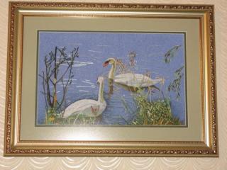Продается картина 'Лебеди', вышита гладью, ручная работа